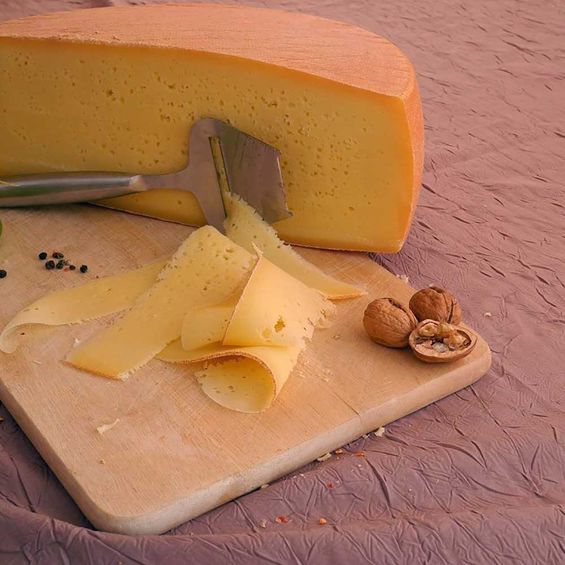 Hartkäse Itzlroither Hofkäse